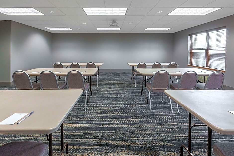 AmericInn by Wyndham Iron Mountain