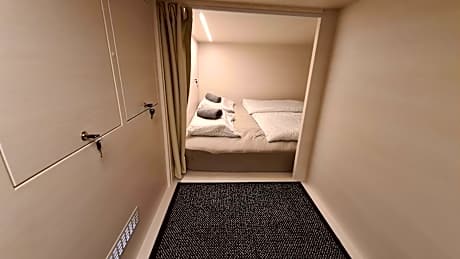 Single Cabin in Dormitory Room