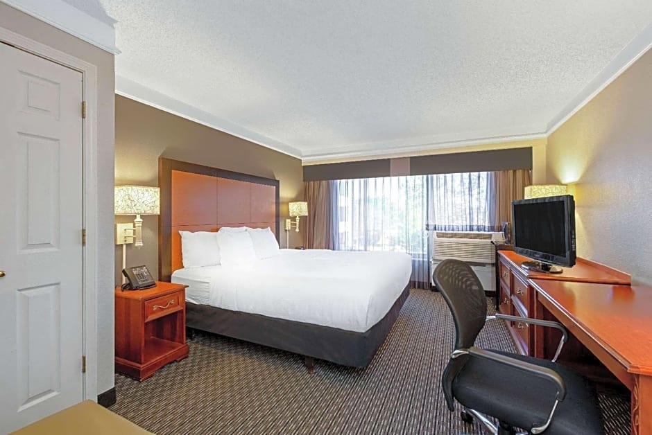 La Quinta Inn & Suites by Wyndham New Orleans Airport