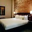 Le Place d Armes Hotel Suites