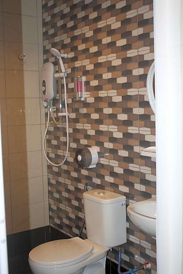 Cozy Riverside Hotel