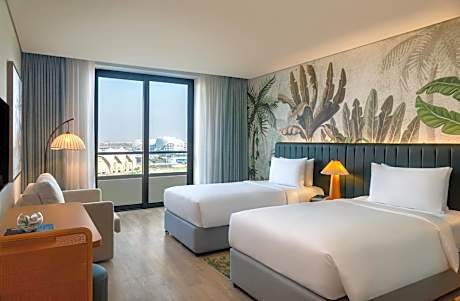 Deluxe Twin Room with Plaza View and Balcony - Theme Park Access