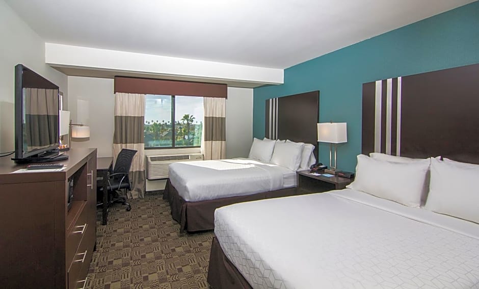 Holiday Inn Express Hotel & Suites Carlsbad Beach By IHG