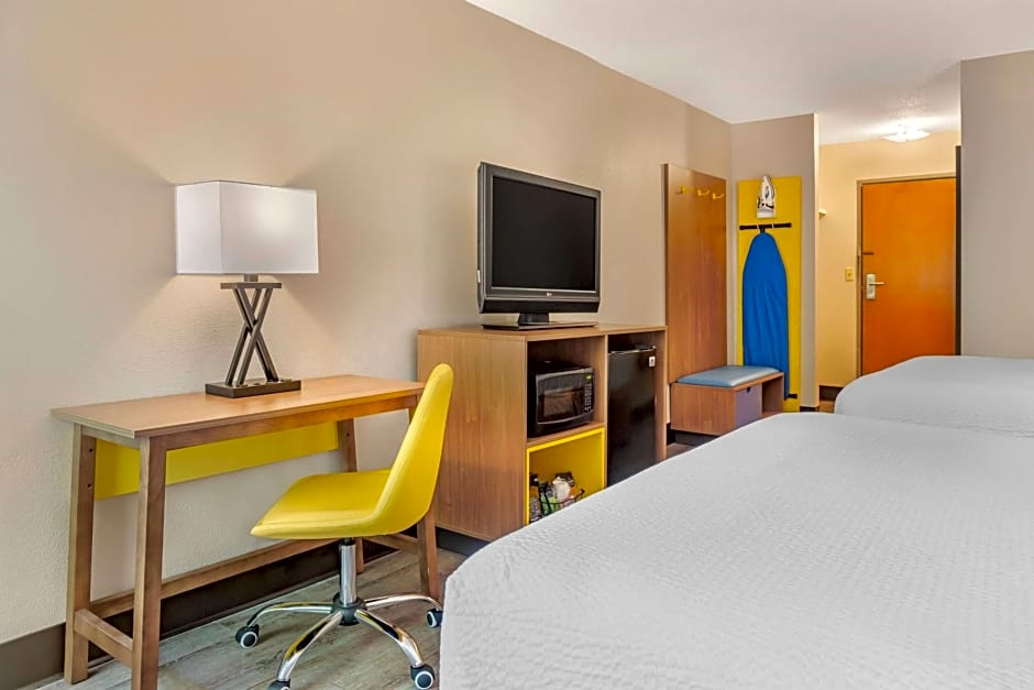 Days Inn & Suites by Wyndham Rocky Mount Golden East