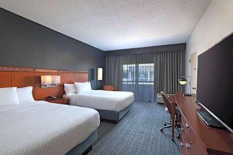 Queen Room with Two Queen Beds and Adapted Tub - Mobility and Hearing Accessible