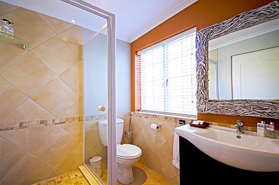 Lodge on Main Guest House and Conference Centre