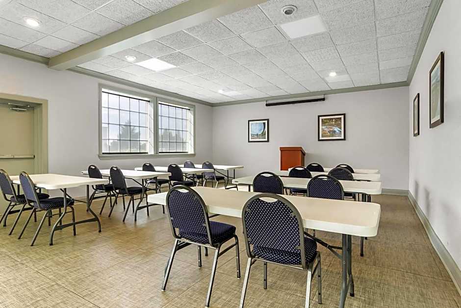 Quality Inn & Suites Greenville - Haywood Mall