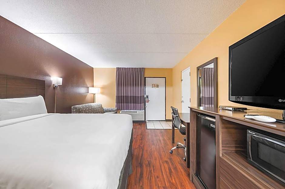 Econo Lodge Columbus near Airport
