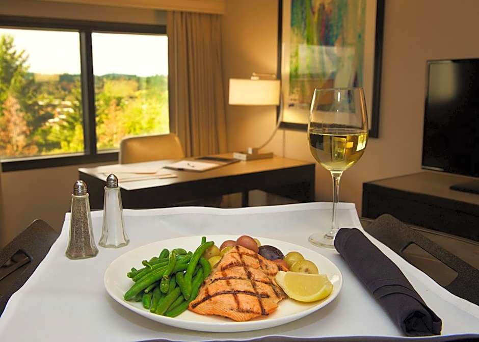Embassy Suites by Hilton Portland Tigard