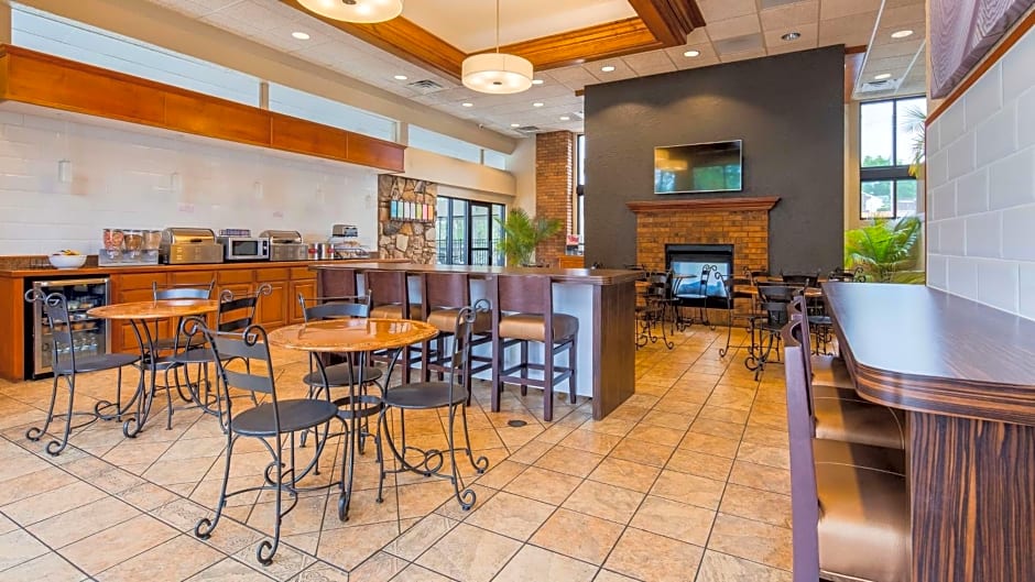Best Western Plus Landing View Inn & Suites
