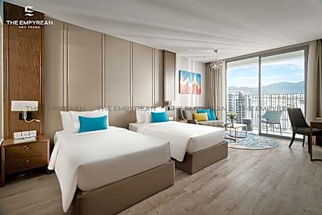 Deluxe Twin City View