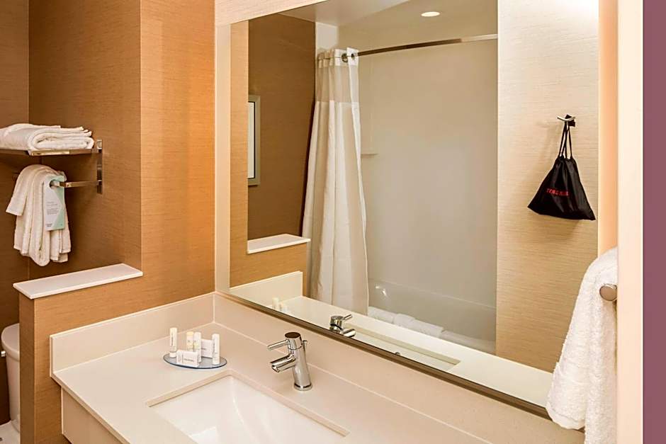 Fairfield Inn & Suites by Marriott Pittsburgh North/McCandless Crossing