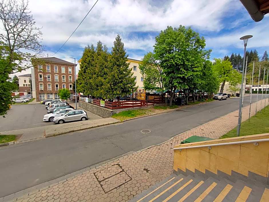 Hotel Béke Sziget Komló