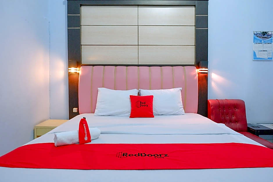 RedDoorz Plus Syariah near Stasiun Pekalongan 2