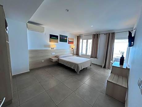 Deluxe Double Room with Balcony and Sea View