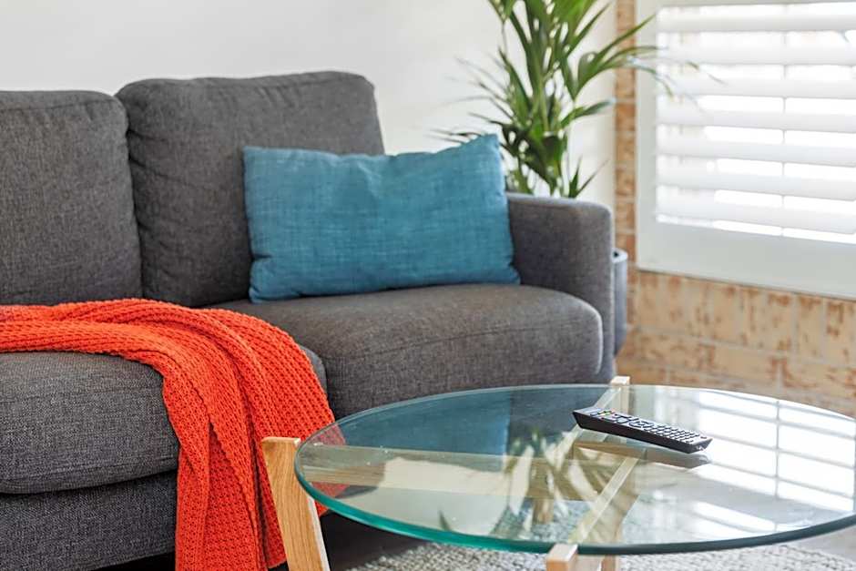 Coopers Colonial Motel