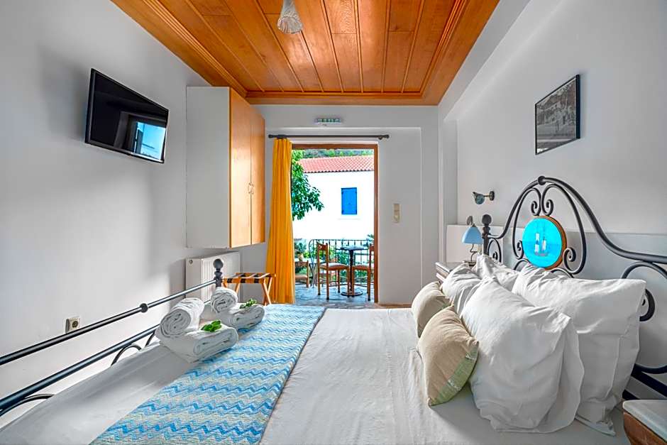 Hotel PARALIAKO Kyparissi