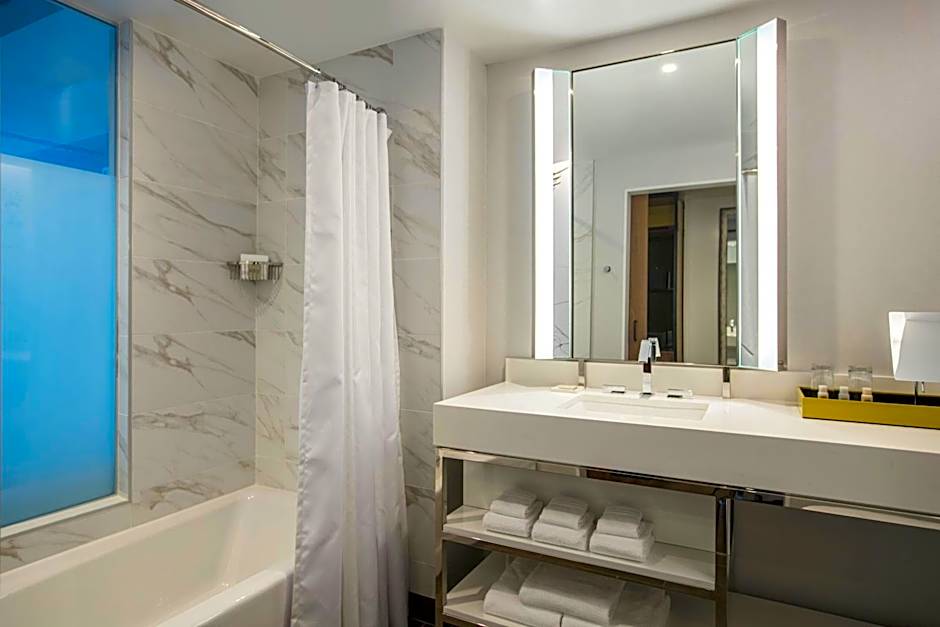 Renaissance by Marriott Atlanta Airport Gateway Hotel