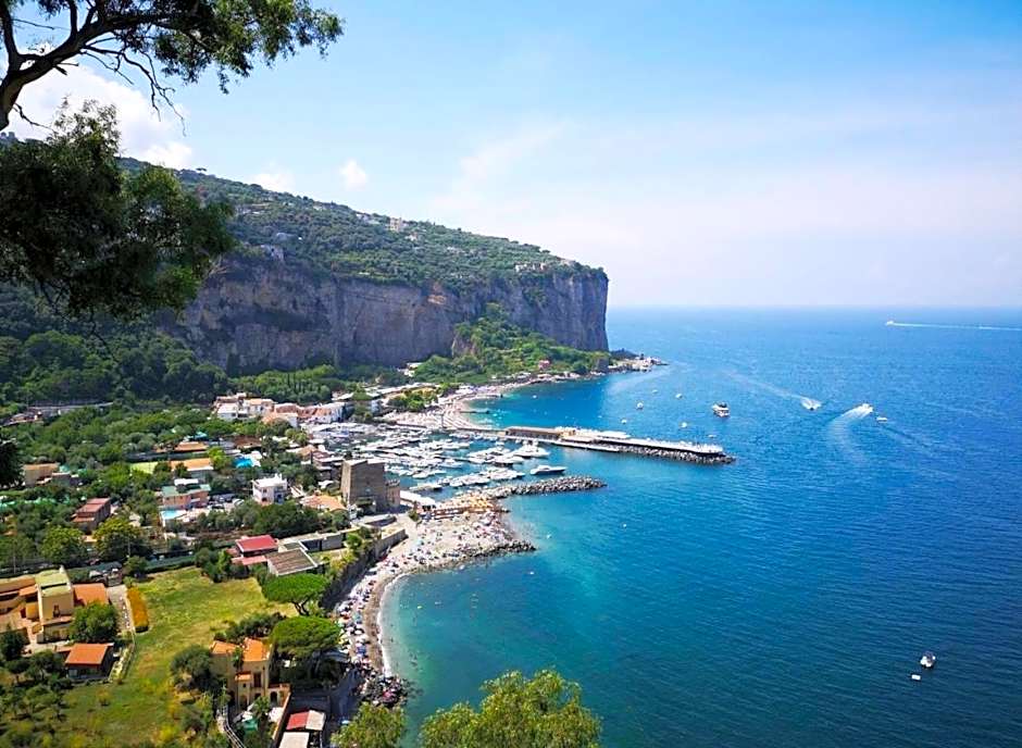 Home Jocy Spacious 3 Bed rooms Apartment with private Parking Ideal for Groups