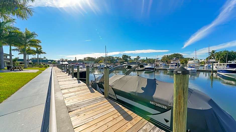 Heated Pool, Fireplace, 70" TV, Waterfront & More!