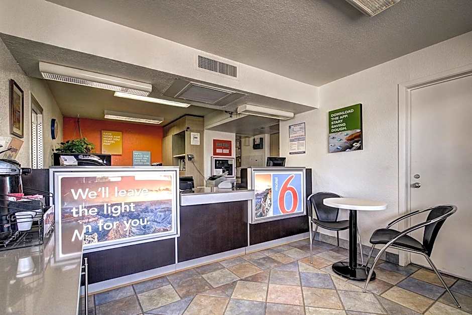 Motel 6 Wells