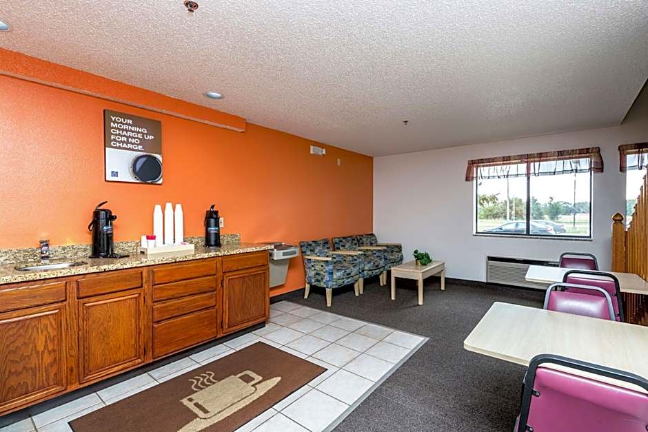 Motel 6-Waterloo, IA