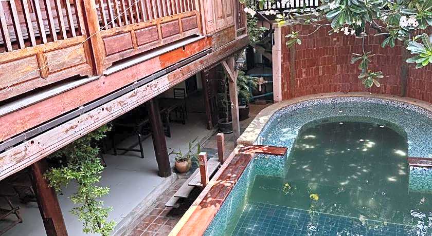 Tony's Place Beds & Breakfast