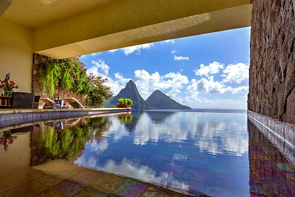 Jade Mountain Resort