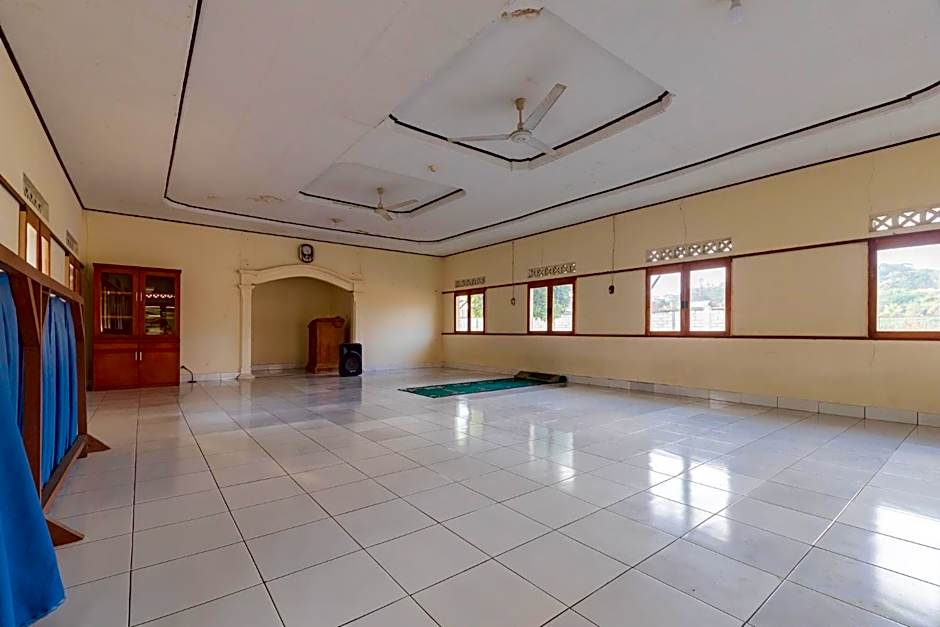 RedDoorz Syariah at Bumi Eyang Enin Homestay Tasikmalaya