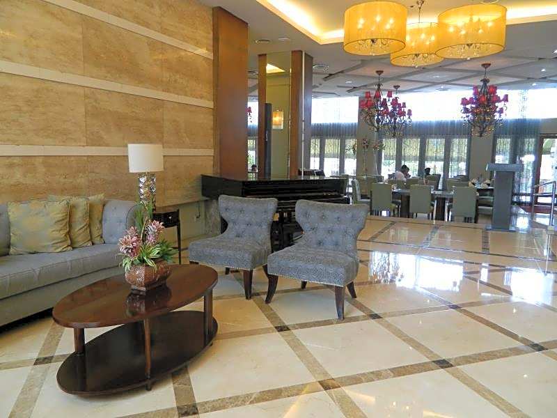 The Avenue Plaza Hotel