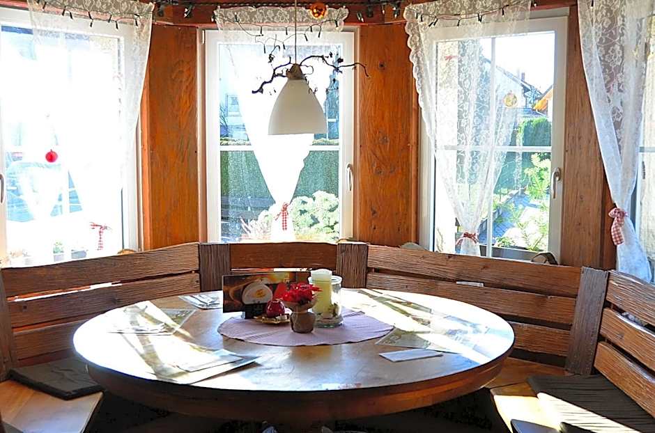 Hotel und Gasthaus "Löwen" - Wellcome Motorbiker, Berufsleute und Reisende im Schwarzwald