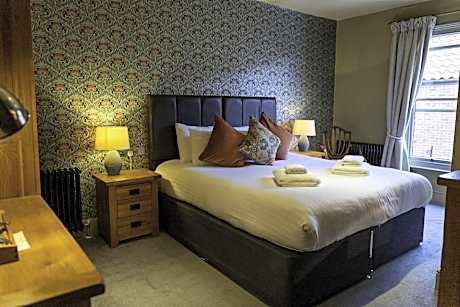 Double or Twin Room with Private Bathroom