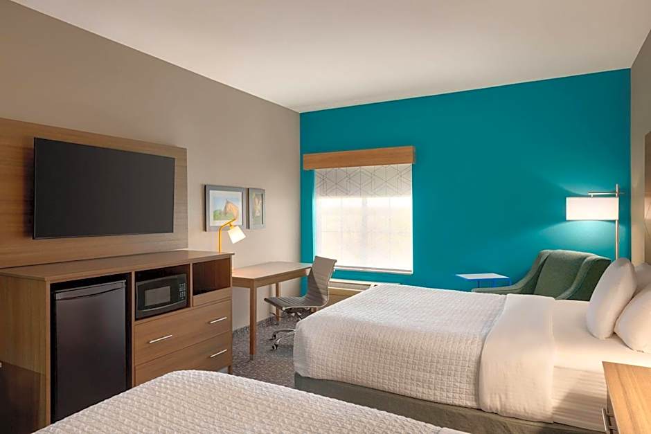 La Quinta Inn & Suites by Wyndham Shawnee
