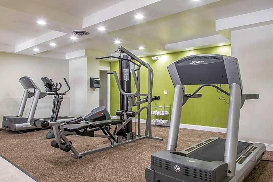 Quality Inn & Suites Middletown - Newport