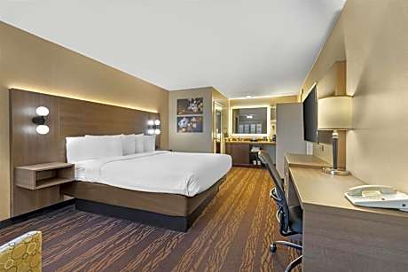 King Room with View - Upper Floor/Non-Smoking