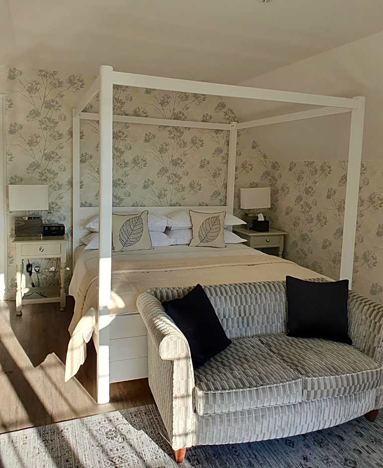 Great Fosters - Near Windsor