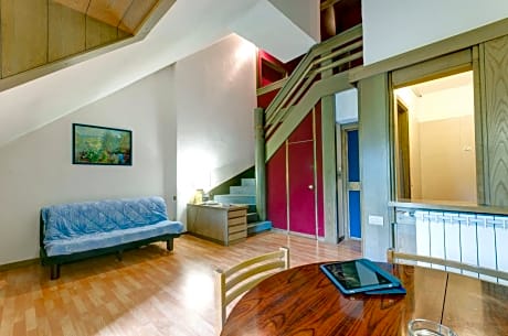 One-Bedroom Apartment - Split Level