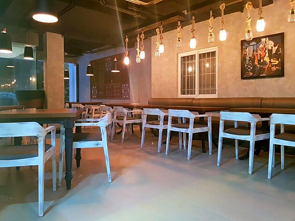 THE BULL BOUTIQUE HOTEL