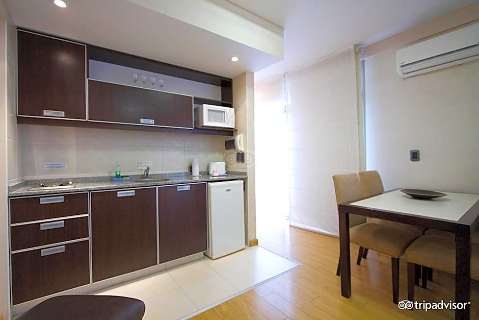 Recoleta Uriburu by Ayres