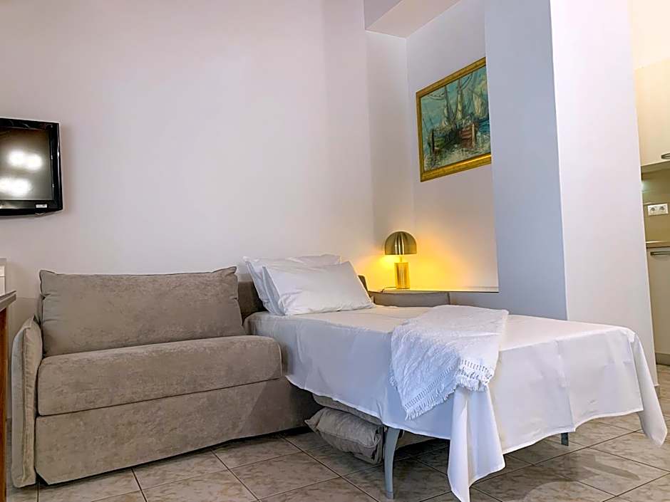 Rouchotas Apartments