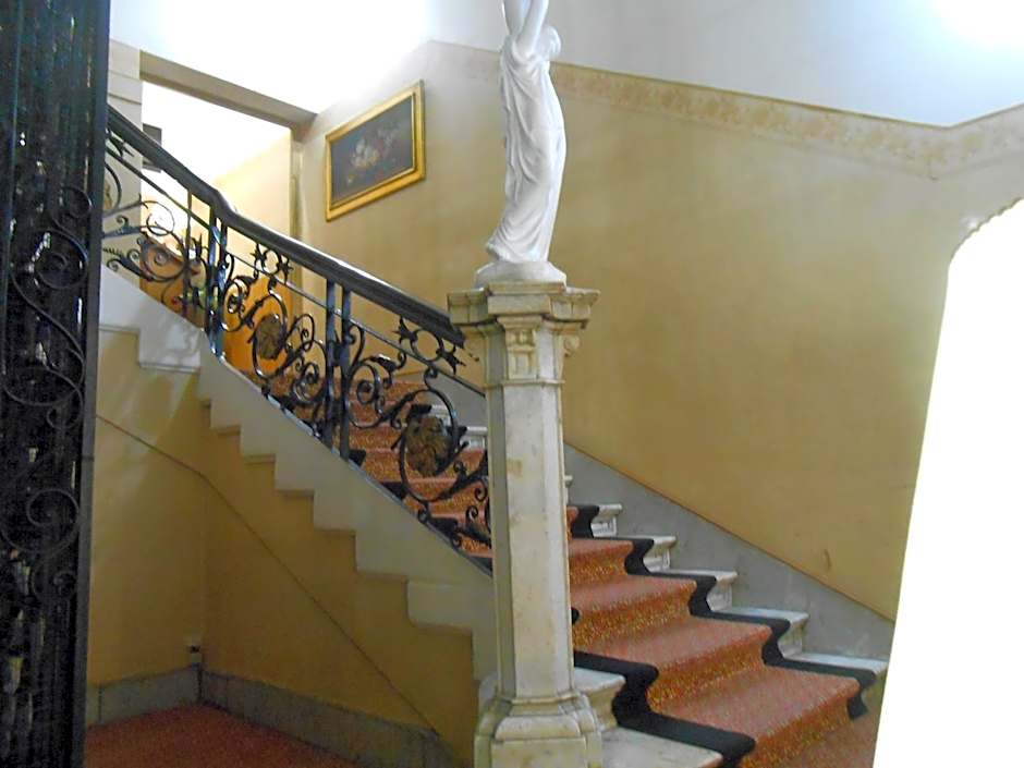 Hotel Reina