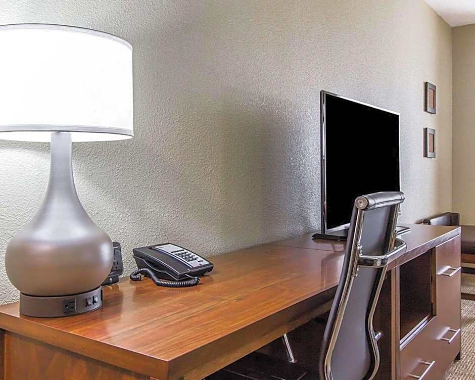 Comfort Suites West Omaha