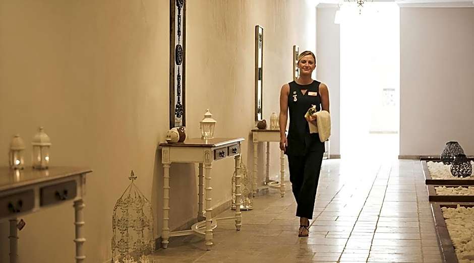 ANDRIAKE BEACH CLUB HOTEL