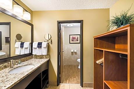 2 King Beds, Non-Smoking, Larger Room, Sofa, Microwave And Refrigerator, Full Breakfast
