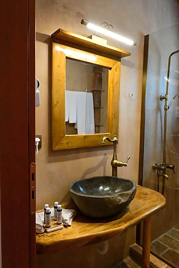 Arapis Rooms & Suites