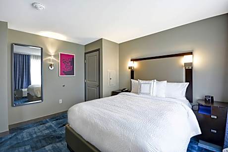 1 Bedroom Suite, 1 Queen, Sofa bed