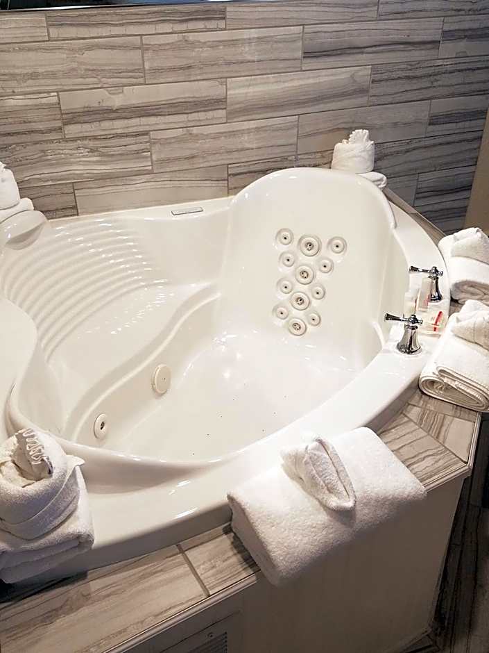 Ramada by Wyndham Minneapolis Golden Valley