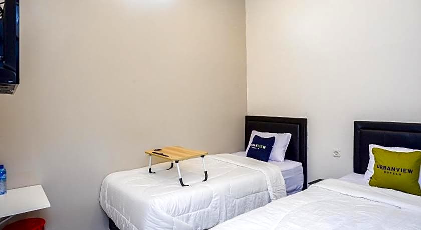 Urbanview Hotel near Alun Alun Tegal