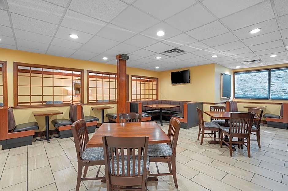 Best Western Louisville East Inn & Suites