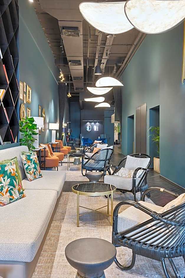 Skylark, Aluma Hotel & Resort